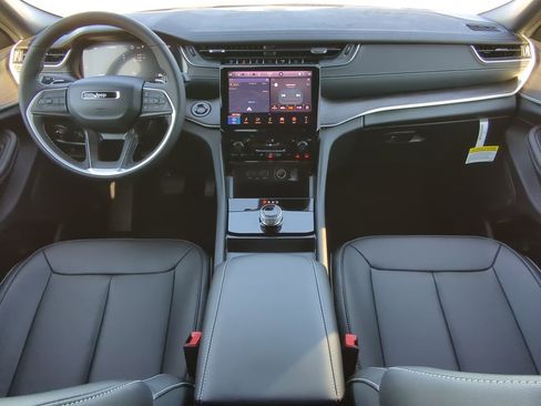 New 2025 Jeep Grand Cherokee Limited image 13