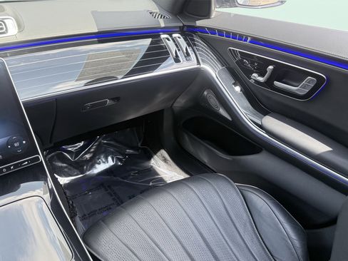 Used 2022 Mercedes-Benz S 580 4MATIC Sedan w/ AMG Line Package image 46
