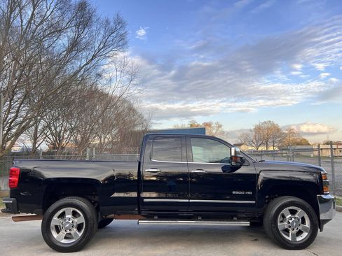 Used 2016 Chevrolet Silverado 2500 LTZ w/ LTZ Plus Package image 4