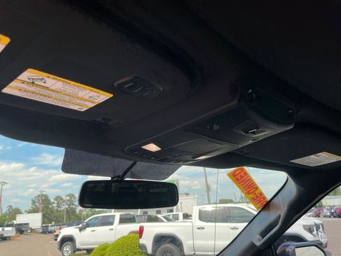 Used 2015 Ford F150 Lariat image 19