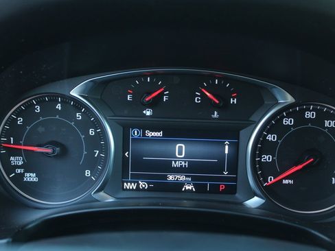 Used 2024 GMC Terrain SLE image 11