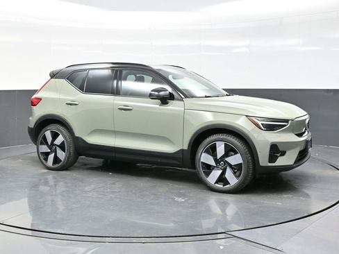 Used 2023 Volvo XC40 Recharge Ultimate image 8