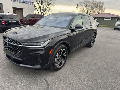 Used 2025 Lincoln Nautilus Premier w/ Jet Appearance Package AWD/4WD image 4