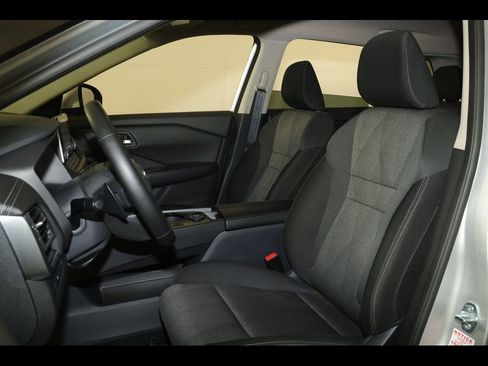 Used 2025 Nissan Rogue SV AWD/4WD image 12