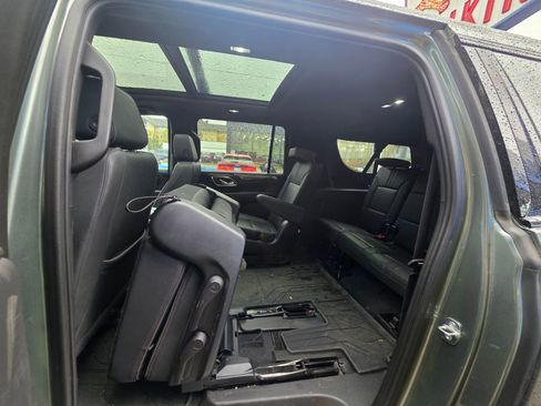Used 2023 Chevrolet Suburban RST w/ Luxury Package image 13