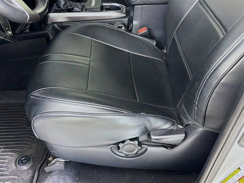 Used 2018 Toyota Tacoma SR5 RWD image 21