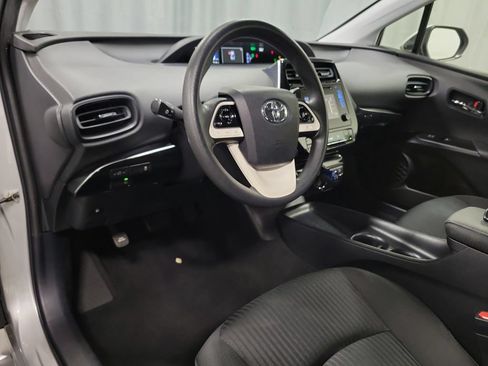 Used 2017 Toyota Prius Two FWD image 16
