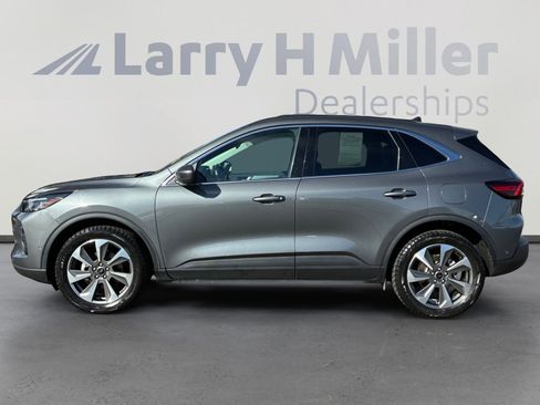 Certified 2023 Ford Escape Platinum w/ Premium Technology Package image 2