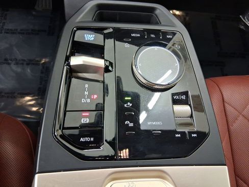 Used 2023 BMW iX xDrive50 w/ Sport Package image 26