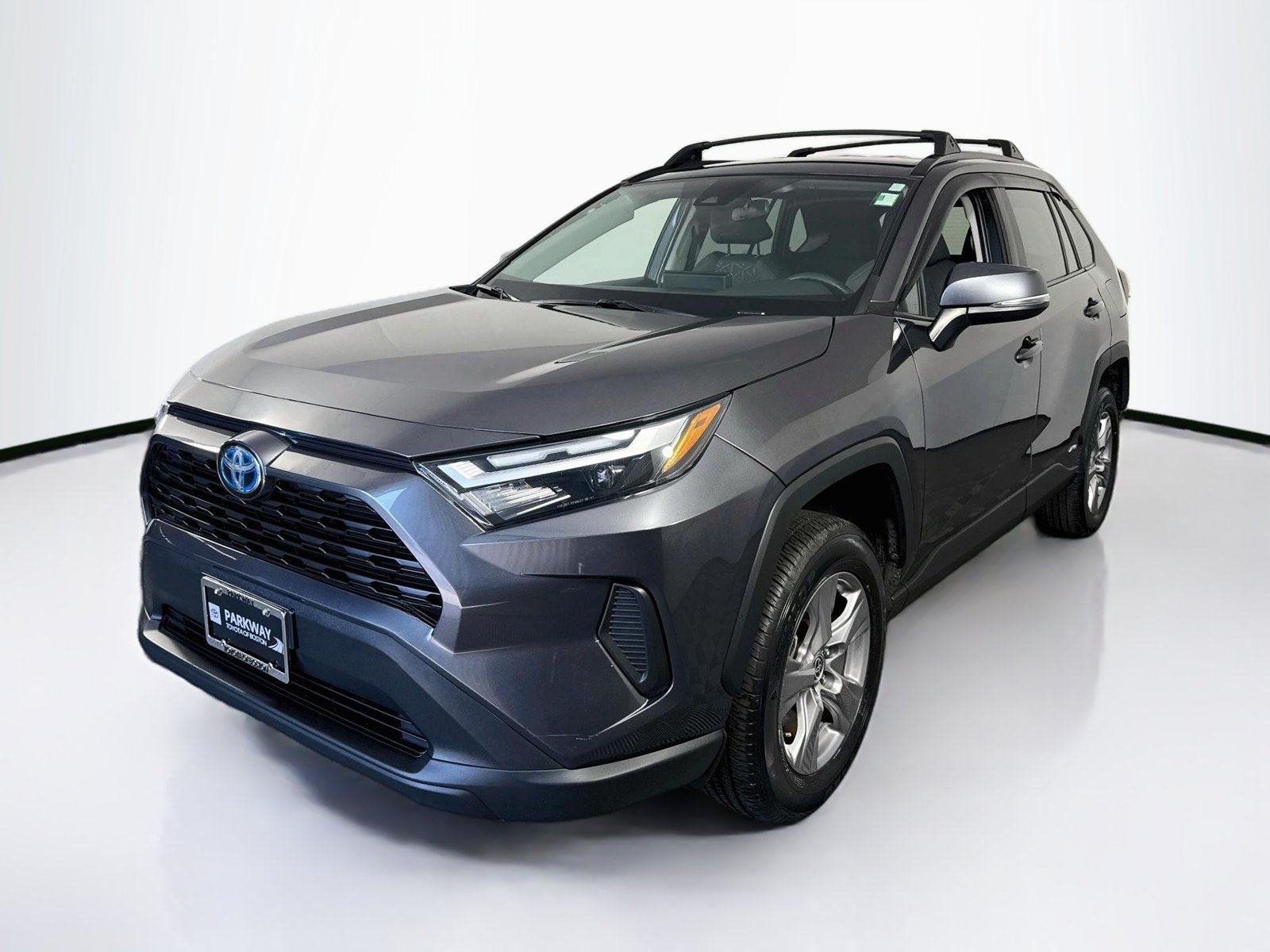 Used 2024 Toyota RAV4 XLE AWD/4WD image 3
