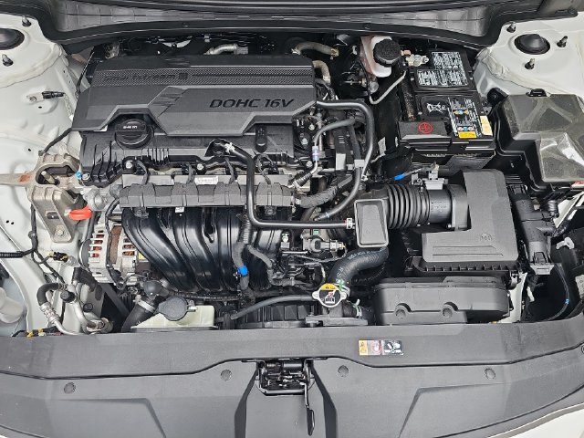 Used 2023 Hyundai Elantra SE FWD image 7