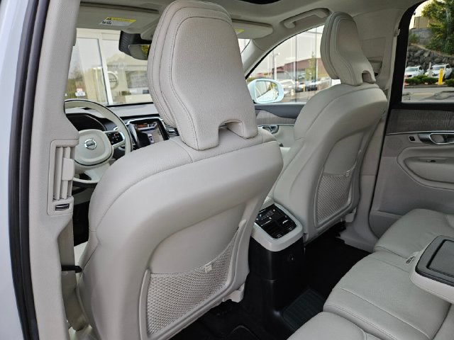 Certified 2023 Volvo XC90 T8 Plus AWD/4WD image 16