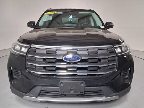 Used 2025 Ford Explorer Active AWD/4WD image 8