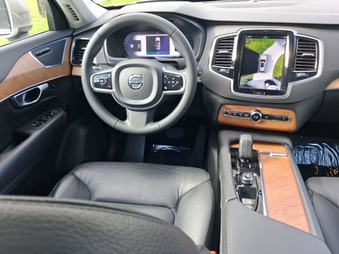 Used 2024 Volvo XC90 B5 Plus w/ Protection Package Premier AWD/4WD image 10