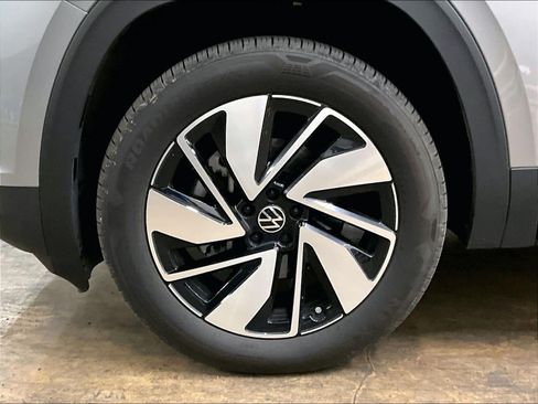 Used 2024 Volkswagen Atlas SE AWD/4WD image 12