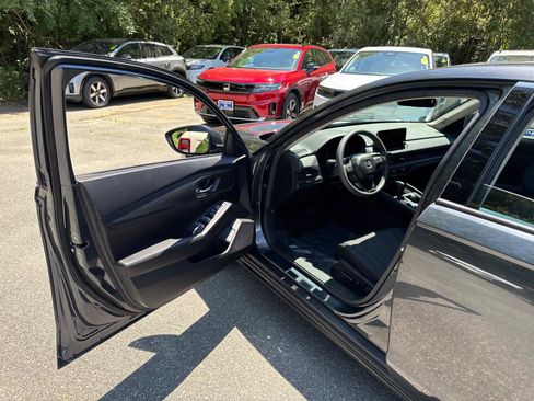 Used 2024 Honda Accord EX image 12