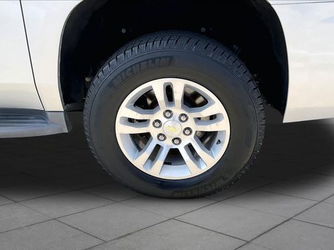 Used 2016 Chevrolet Suburban LS RWD image 11