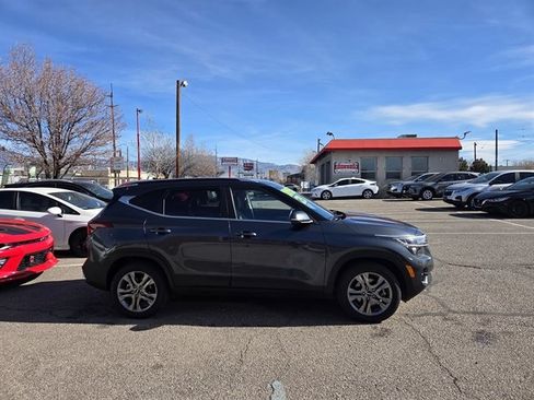 Used 2023 Kia Seltos S w/ Navigation Package image 3