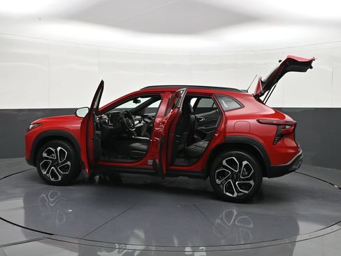 Used 2026 Chevrolet Trax RS w/ Sunroof Package FWD image 39