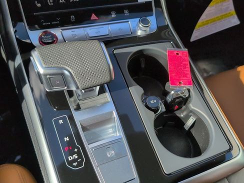 New 2025 Audi RS Q8 performance image 16