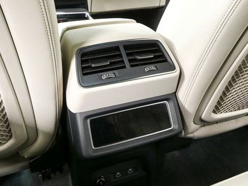 Used 2023 Audi e-tron Premium Plus w/ Premium Plus Package AWD/4WD image 22