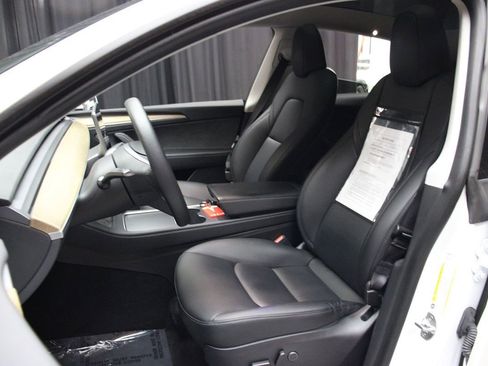 Used 2023 Tesla Model Y Long Range image 13