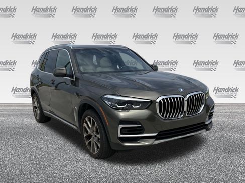 Used 2022 BMW X5 sDrive40i w/ Luxury Seating Package RWD image 2