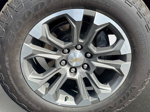 Used 2024 Chevrolet Silverado 1500 High Country w/ Technology Package image 10