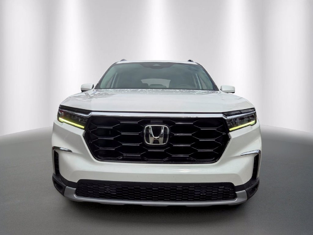 Certified 2024 Honda Pilot Touring image 2