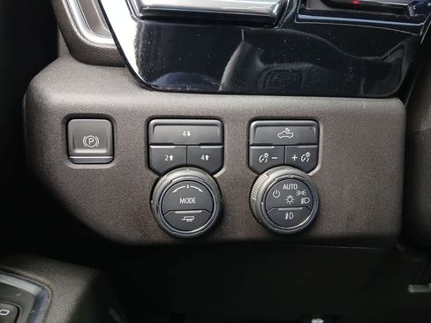 Used 2024 Chevrolet Silverado 2500 LT image 23