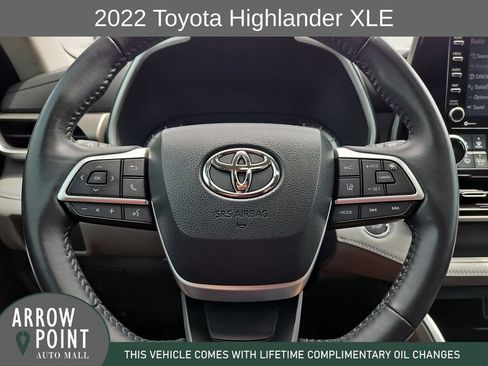 Used 2022 Toyota Highlander XLE FWD image 27