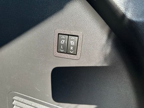 Used 2024 Buick Enclave Premium image 34