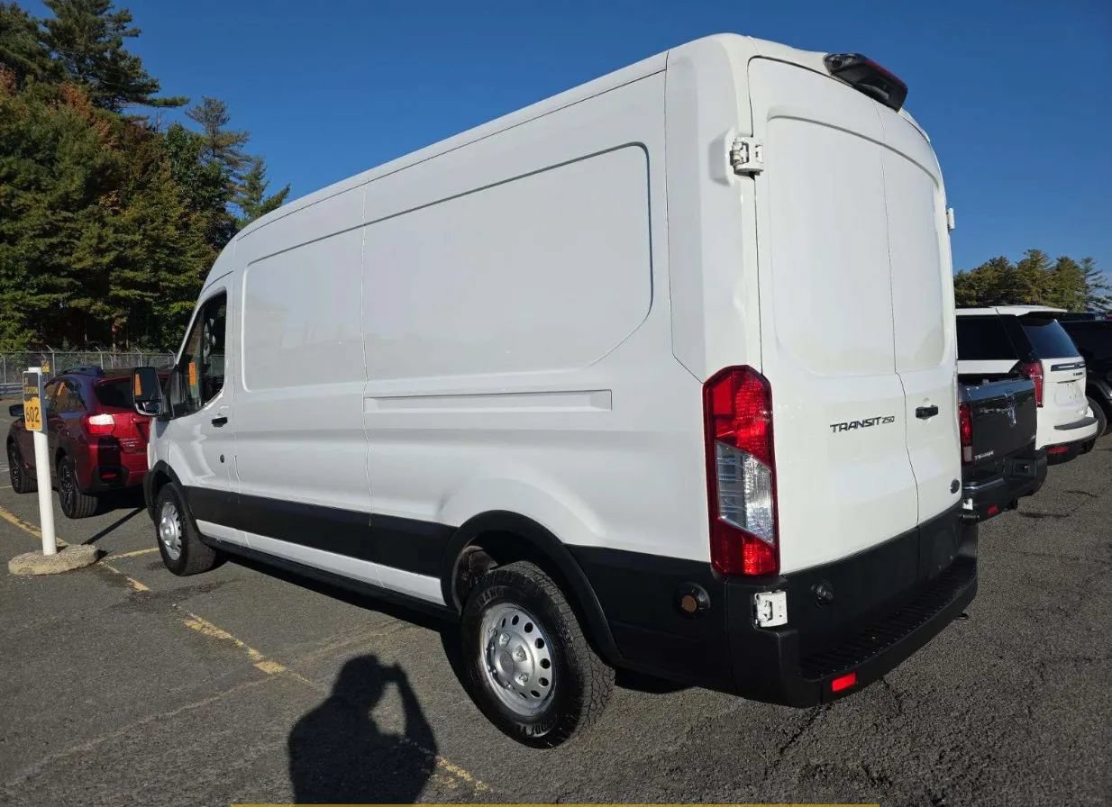 Used 2020 Ford Transit 250 Medium Roof AWD image 40