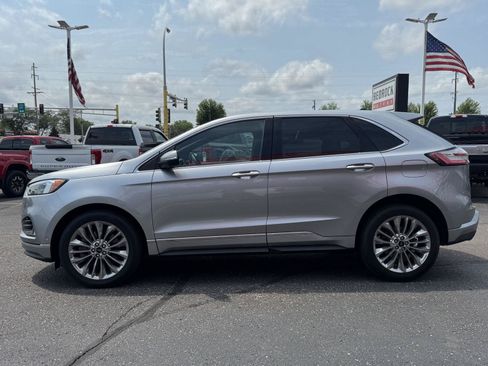 Used 2021 Ford Edge Titanium w/ Equipment Group 301A FWD image 4