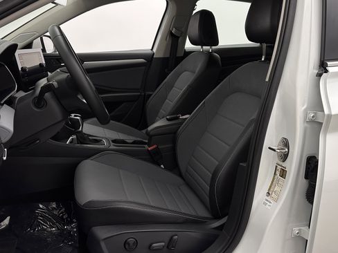 Used 2025 Volkswagen Jetta SE FWD image 14