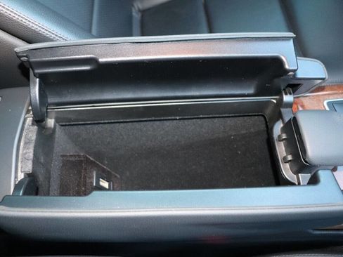 Used 2013 Mercedes-Benz E 350 Sedan image 32