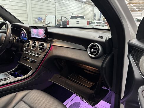 Used 2021 Mercedes-Benz GLC 300 GLC 300 image 32