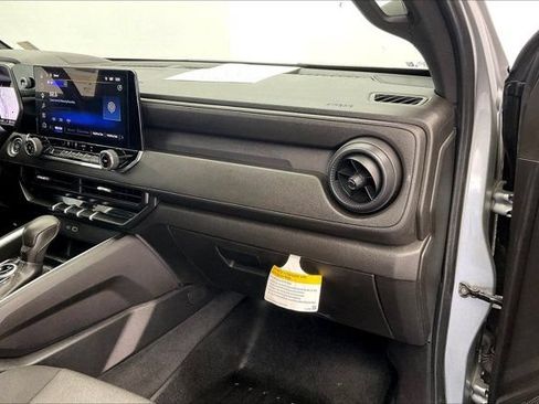 Used 2025 Chevrolet Colorado W/T AWD/4WD image 15