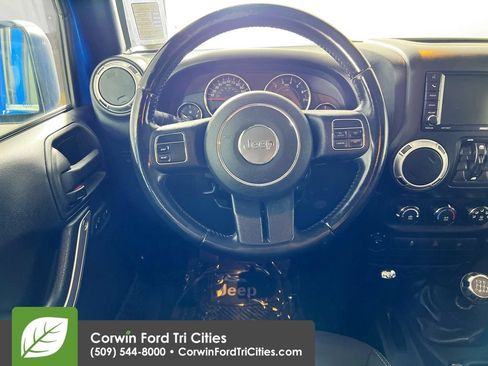Used 2016 Jeep Wrangler Unlimited Rubicon AWD/4WD image 23