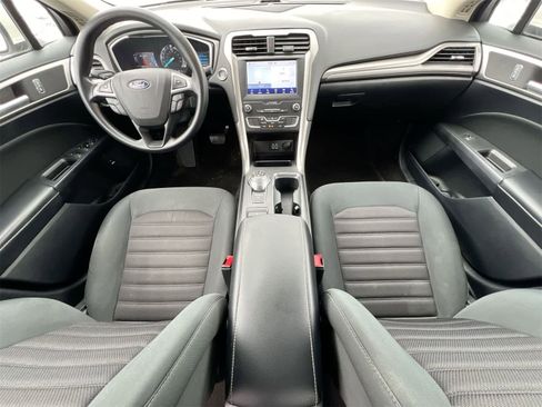 Used 2019 Ford Fusion SE image 15