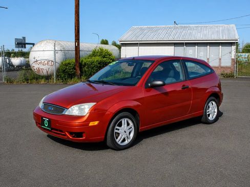 Used 2005 Ford Focus SE FWD image 3
