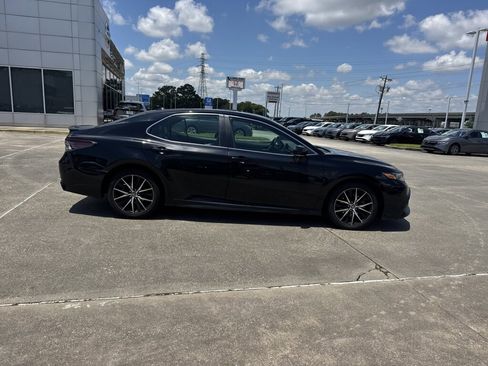 Used 2022 Toyota Camry SE FWD image 14