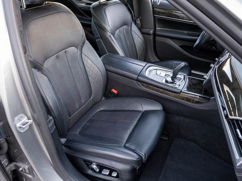 Used 2020 BMW 750i xDrive w/ Executive Package image 38