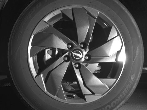 Used 2025 Nissan Rogue SV AWD/4WD image 15