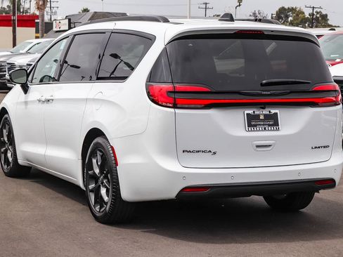 New 2026 Chrysler Pacifica Limited w/ S Appearance Package FWD image 6