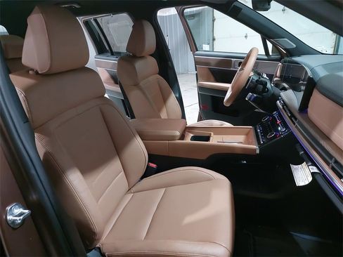 Used 2025 Hyundai Santa Fe Limited image 10