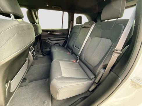 Used 2025 Jeep Grand Cherokee Laredo AWD/4WD image 23