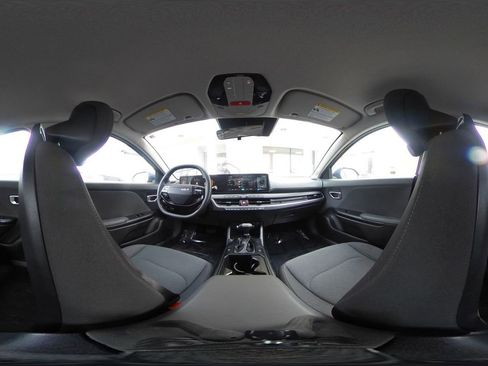 Used 2025 Kia K4 LXS image 38