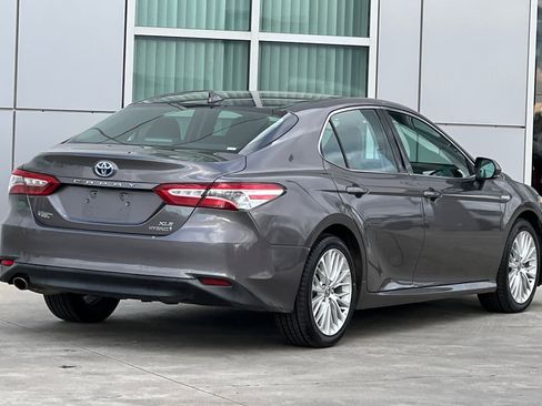 Used 2020 Toyota Camry XLE w/ Sunroof Package image 4
