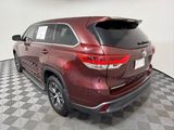 Used 2017 Toyota Highlander LE image 4